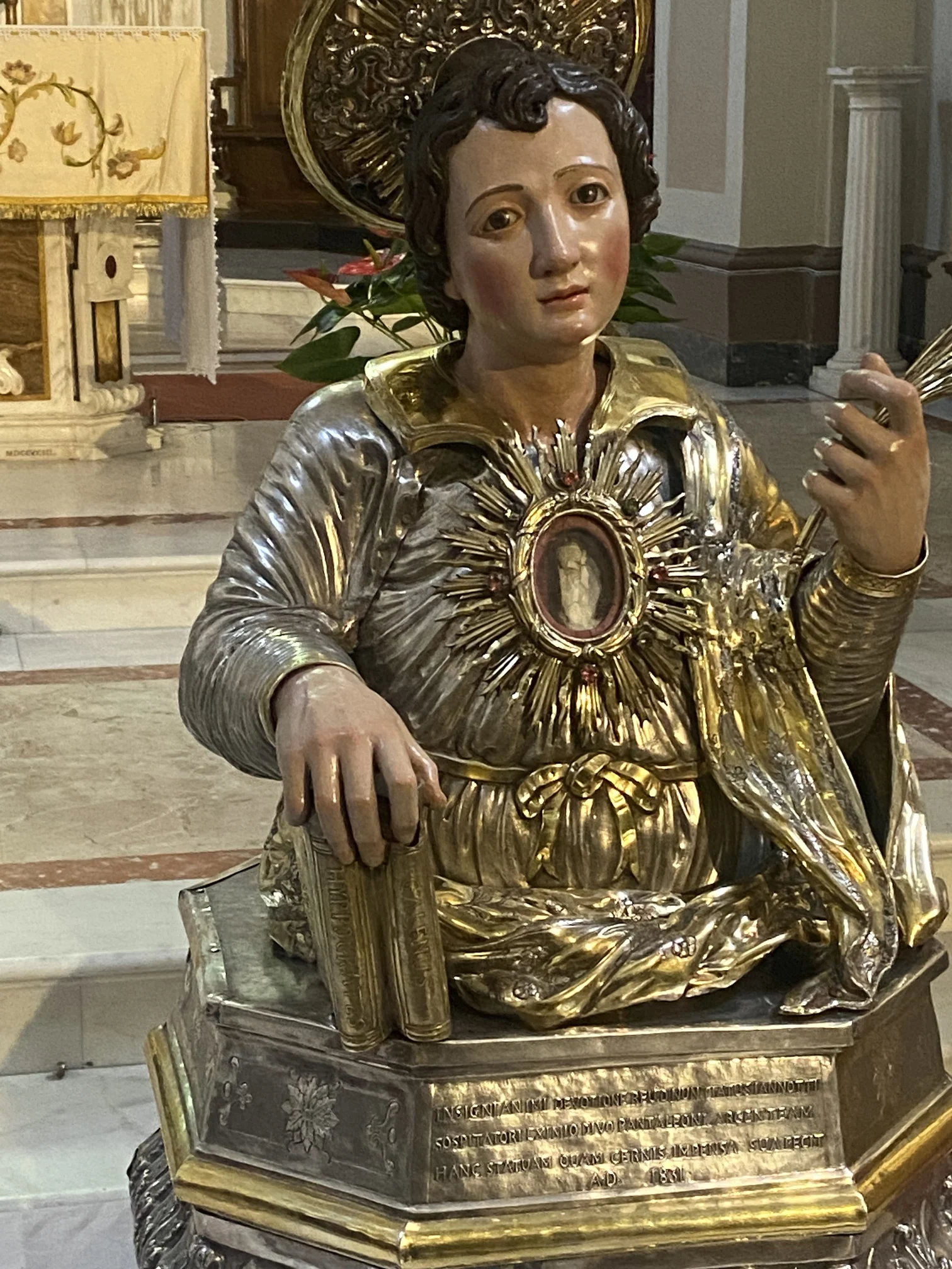 Statua dopo il restauro 2025